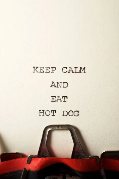 Μείνετε Ήρεμοι Και Φάτε Hot Dog Κείμενο Γραμμένο Μια Γραφομηχανή — Φωτογραφία Αρχείου