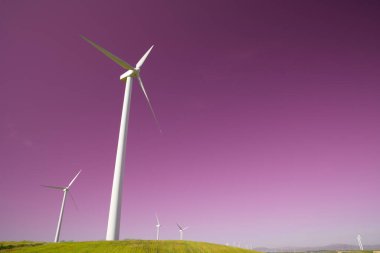 Elektrik üretimi için rüzgar türbinleri, Zaragoza ili, İspanya Aragon.