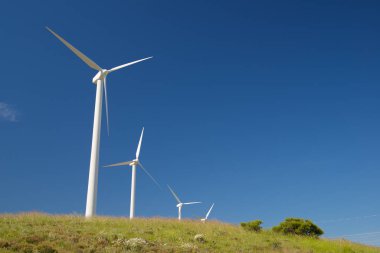 Elektrik üretimi için rüzgar türbinleri, Zaragoza ili, İspanya Aragon.