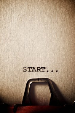 Bir daktilo ile yazılmış sözcüğü başlat.