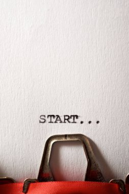 Bir daktilo ile yazılmış sözcüğü başlat.