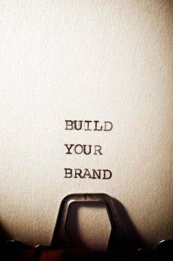 Bir daktilo ile yazılmış marka metninizi oluşturun.