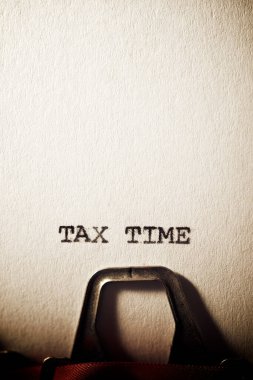 Daktiloyla yazılmış vergi zamanı metni.
