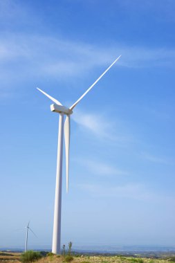 Elektrik üretimi için rüzgar türbinleri, Zaragoza ili, İspanya Aragon.