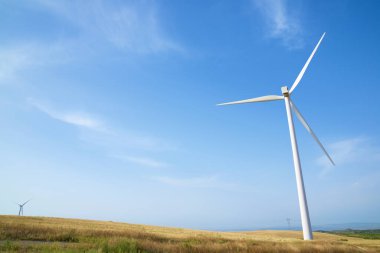 Elektrik üretimi için rüzgar türbinleri, Zaragoza ili, İspanya Aragon.