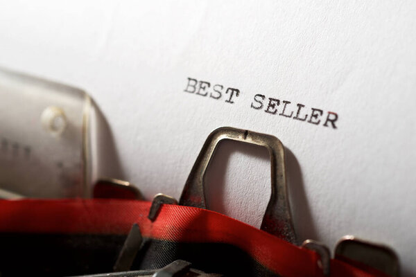 Текст бестселлера, написанный на пишущей машинке
.