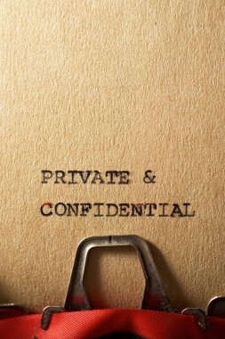 Bir daktilo ile yazılmış özel & gizli metin.