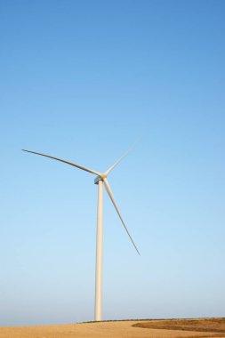 Elektrik üretimi için rüzgar türbini, Zaragoza ili, İspanya Aragon.