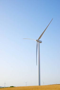 Elektrik üretimi için rüzgar türbinleri, Zaragoza ili, İspanya Aragon.