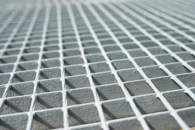 Gri metal ızgaraya yakın çekim.