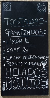İspanya 'da Aragon, Zaragoza' da tipik bir İspanyol menüsüne yakın çekim.