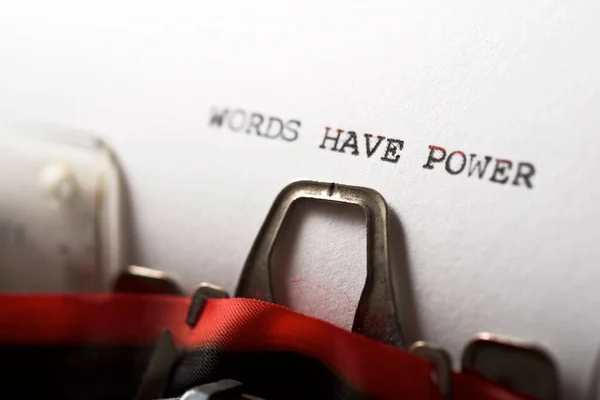 Las Palabras Tienen Una Frase Poder Escrita Con Una Máquina — Foto de Stock