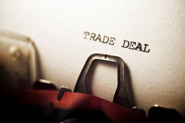 Trade Deal Phrase Written Typewriter — Stock Photo, Image