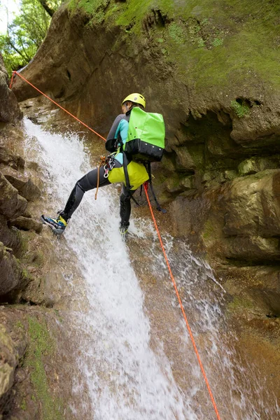 Canyoneering Furco Canyon Pireneusokban Broto Falu Huesca Tartomány Spanyolországban — Stock Fotó