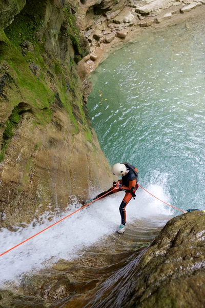 Canyoneering Furco Canyon Pireneusokban Broto Falu Huesca Tartomány Spanyolországban — Stock Fotó