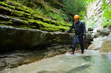 İspanya 'nın Huesca ilindeki Pirenes, Broto köyündeki Furco Kanyonu' nda..