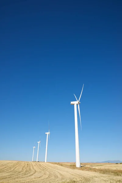 西班牙阿拉贡萨拉戈萨省发电用风力涡轮机 — 图库照片