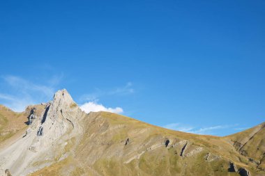 Aisa Vadisi 'ndeki Rocky Dağı, Huesca Eyaleti, Aragon, İspanya' daki Pireneler.
