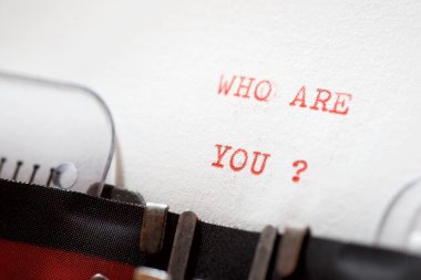 Daktiloyla yazılmış soru da ne?.