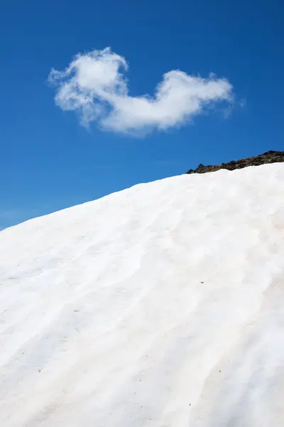 法国比利牛斯奥索山谷的雪 — 图库照片