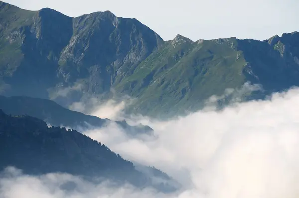 Nebbia Nei Pirenei Valle Aspe Francia — Foto Stock