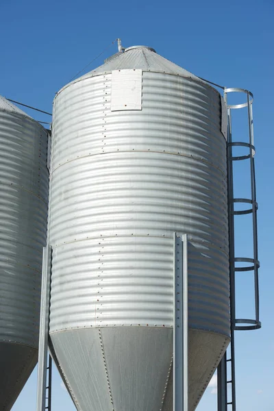 Close Van Metalen Tanks Een Boerderij Spanje — Stockfoto