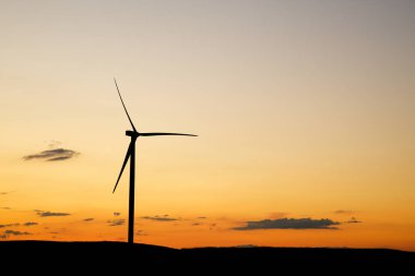 Elektrik üretimi için Windmill, Zaragoza Eyaleti, İspanya Aragon.