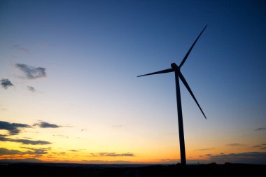 Elektrik üretimi için Windmill, Zaragoza Eyaleti, İspanya Aragon.