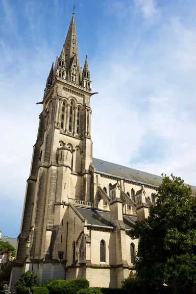 2020年8月9日フランス マルタン新ゴシック様式の教会外観 — ストック写真
