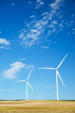 Elektrik üretimi için rüzgar türbinleri, Teruel ili, İspanya Aragon.