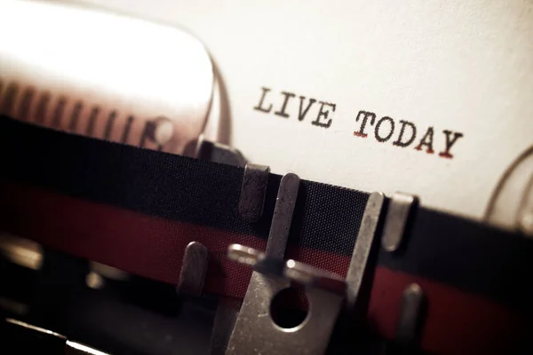 Live Today Frase Scritta Con Una Macchina Scrivere — Foto Stock