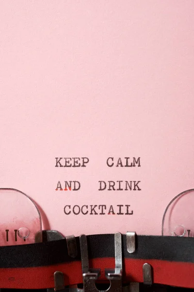 Blijf Kalm Drink Cocktail Zin Geschreven Met Een Typemachine — Stockfoto