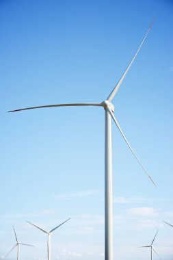 Elektrik üretimi için rüzgar türbinleri, Zaragoza ili, İspanya Aragon.