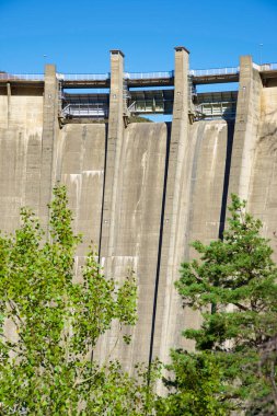 Tena Vadisi 'ndeki Bubal Barajı, Pireneler, Huesca ili, İspanya' daki Aragon..