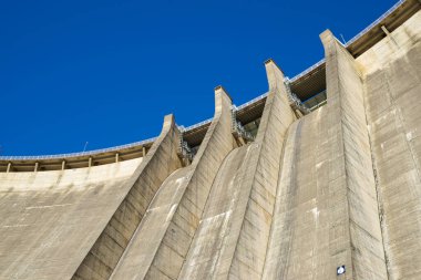 Tena Vadisi 'ndeki Bubal Barajı, Pireneler, Huesca ili, İspanya' daki Aragon..