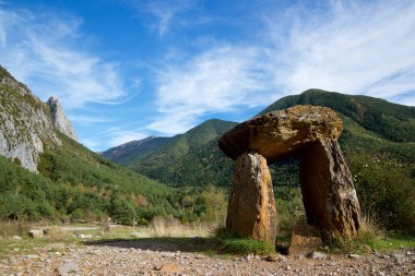 Santa Elena Dolmenleri Biescas 'ta, Tena Vadisi Pireneler' de, Huesca 'da, Aragon İspanya' da.