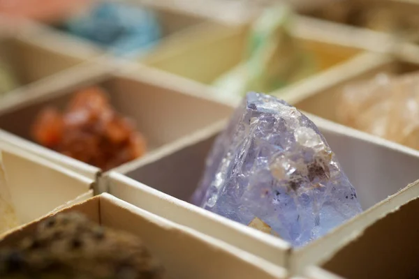 Sbírka Minerálů Lepenkových Krabicích — Stock fotografie