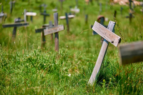 Sad Hill mezarlığındaki mezarlar, spagetti batıdaki film mekanı, iyi, kötü ve çirkin, İspanya 'nın Burgos eyaletinde.
