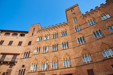 Siena, Toskana, İtalya 'daki Campo Meydanı' nda ön cephe müfrezesi..