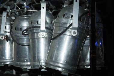 beyaz bir arka plan üzerinde ses/video kabloları