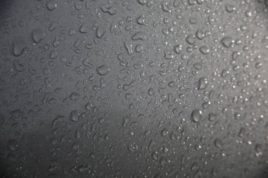 yağmur damla gri cam arka plan doku doğa üzerinde Kapat