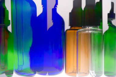 Renkli kozmetik şişeler/spa ve tedavi