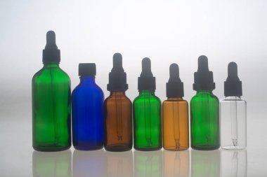 Renkli kozmetik şişeler/spa ve tedavi
