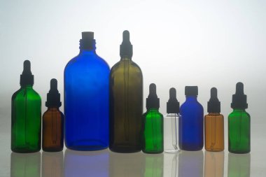 Renkli kozmetik şişeler/spa ve tedavi