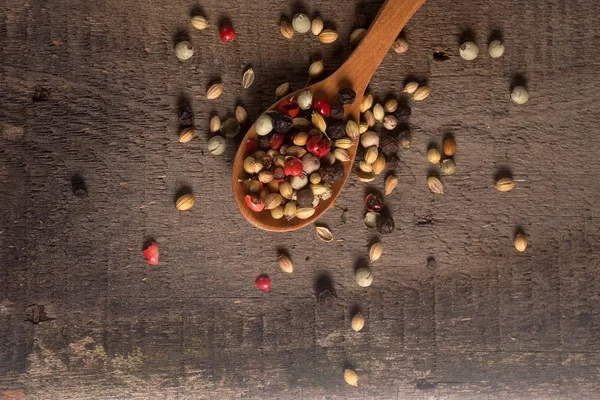 Paprika Auf Holztisch — Stockfoto