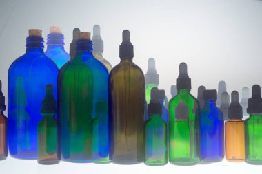 Renkli kozmetik şişeler/spa ve tedavi