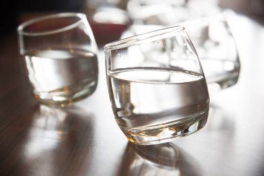 bir olay parti ya da düğün için ayarlanan tablo