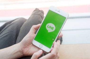 Taipei Airport, Tayvan - 10 Mayıs 2015: çok ünlü anlık mesajlaşma uygulaması için smartphones, Asya'da çok ünlü çizgi app olduğunu.