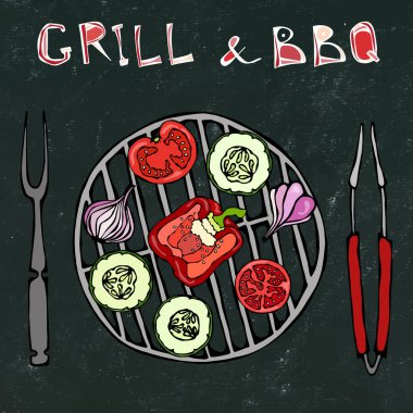 Kara Tahta Geçmişi. Vejetaryen ızgarası. Sebzeli barbekü. Piknik ve Barbekü Aletleri Tong ve Çatal. Domates, Bell Pepper, soğan, sarımsak ve kabak. El çizimi. Savoyar Doodle Biçimi