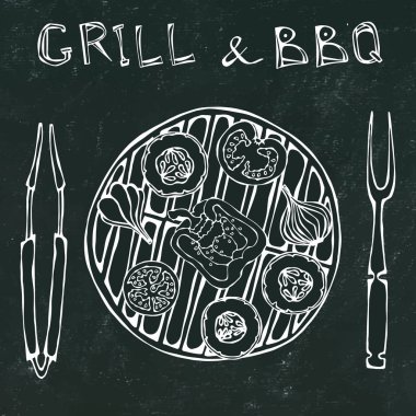 Kara Tahta Geçmişi. Vejetaryen ızgarası. Sebzeli barbekü. Piknik ve Barbekü Aletleri Tong ve Çatal. Domates, Bell Pepper, soğan, sarımsak ve kabak. El çizimi. Savoyar Doodle Biçimi